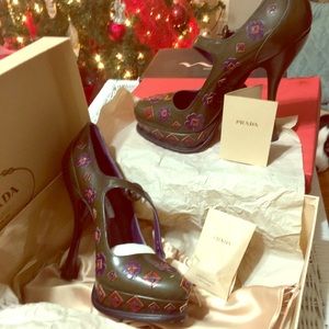 Prada heels army green